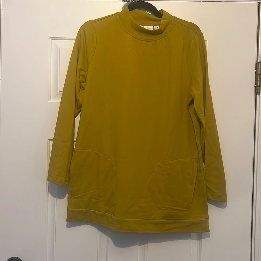 - Denim and Co. medium petite shirt